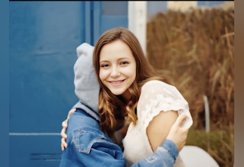 AI Hug - Make People Hug With AI