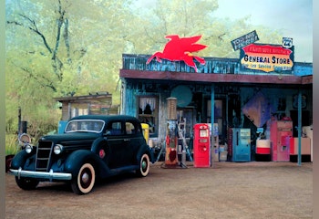 Colorize black and white photos w AI